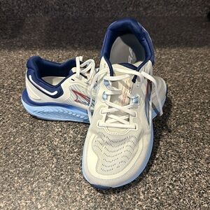 Women’s Size 8 Altra Paradigm 7